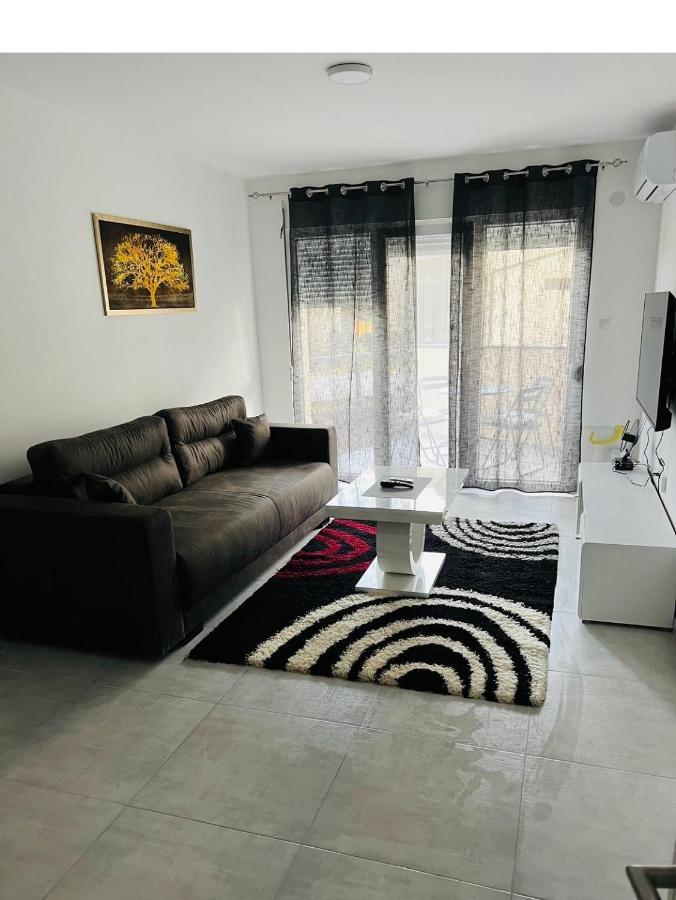 Apartmani K&V Veliko Gradiste Luaran gambar